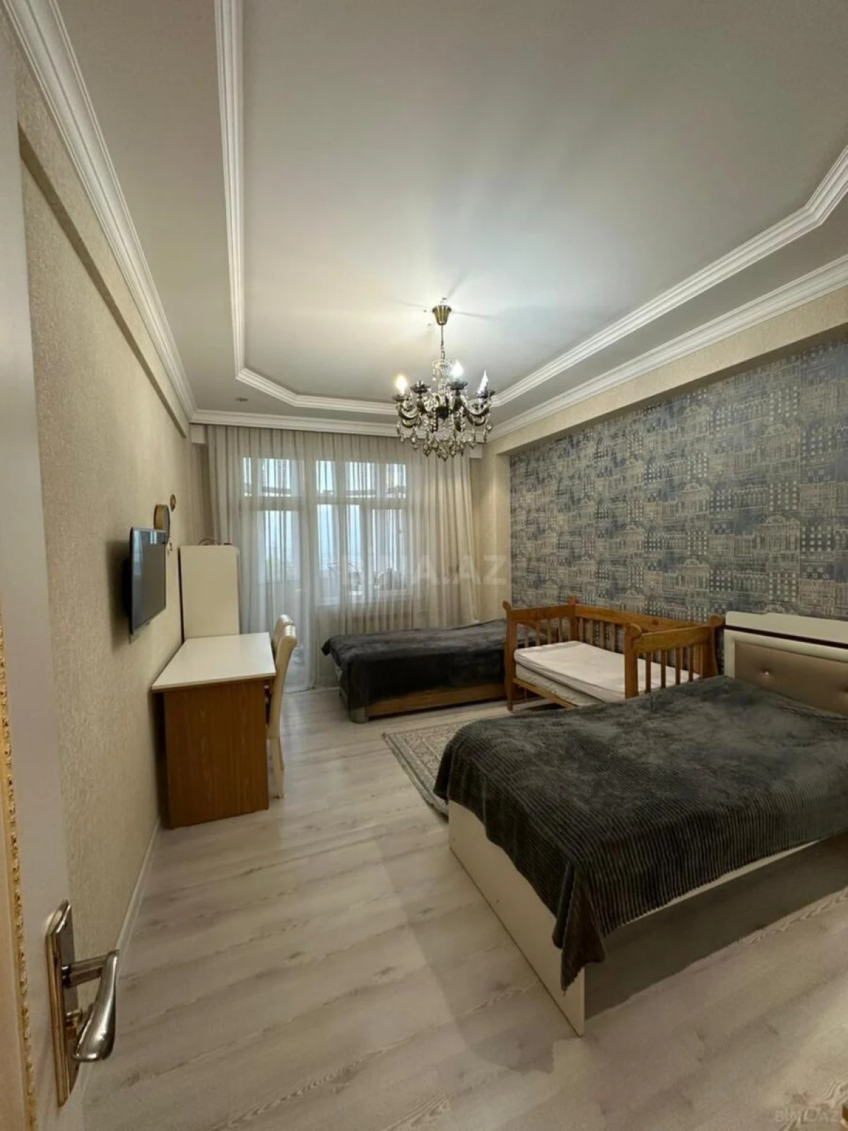 Satılır 4 otaqlı mənzil 187 m²