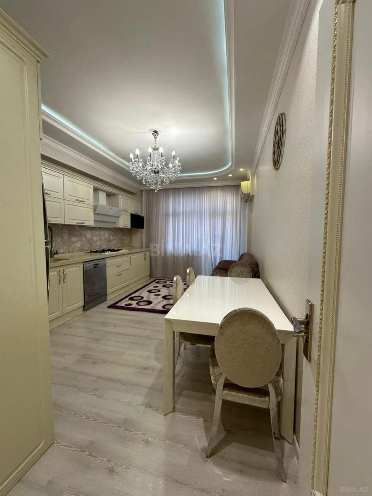 Satılır 4 otaqlı mənzil 187 m²