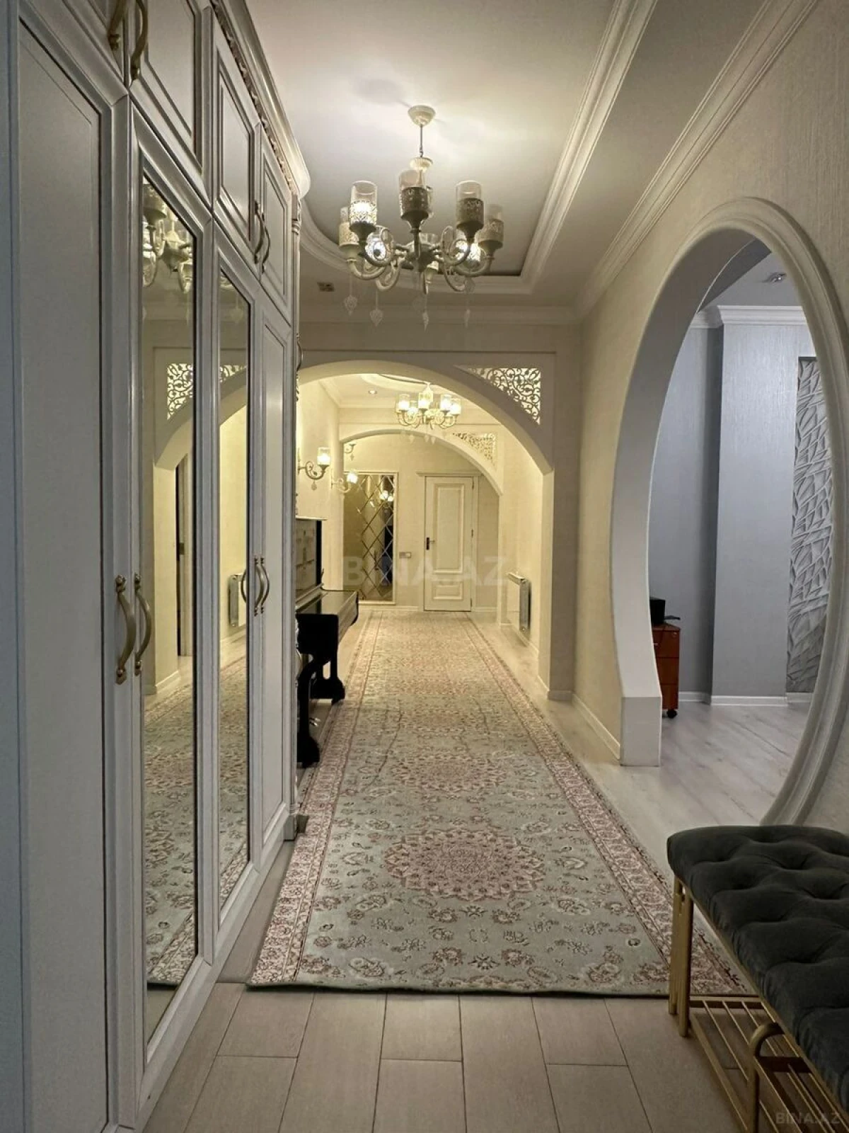 Satılır 4 otaqlı mənzil 187 m²