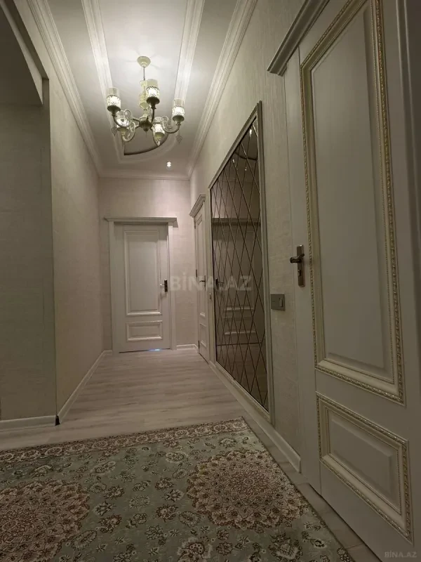 Satılır 4 otaqlı mənzil 187 m²