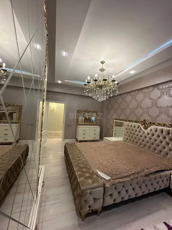 Satılır 4 otaqlı mənzil 187 m²