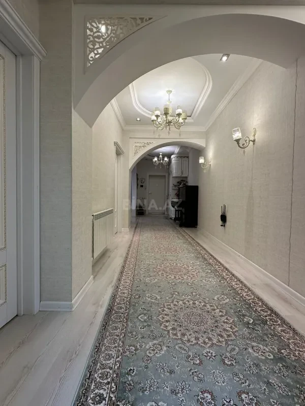 Satılır 4 otaqlı mənzil 187 m²