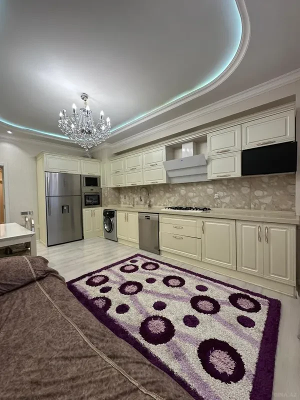 Satılır 4 otaqlı mənzil 187 m²