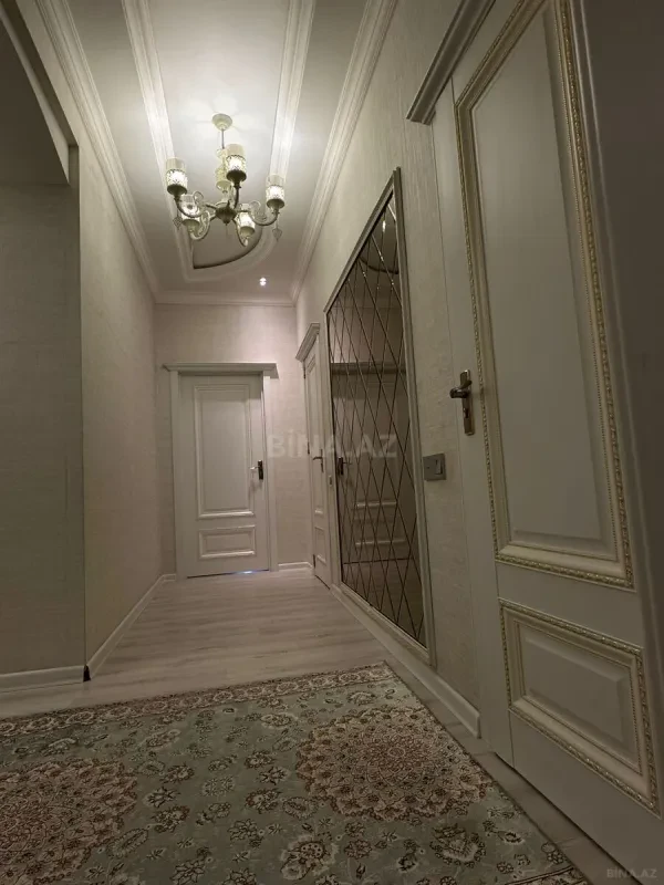 Satılır 4 otaqlı mənzil 187 m²