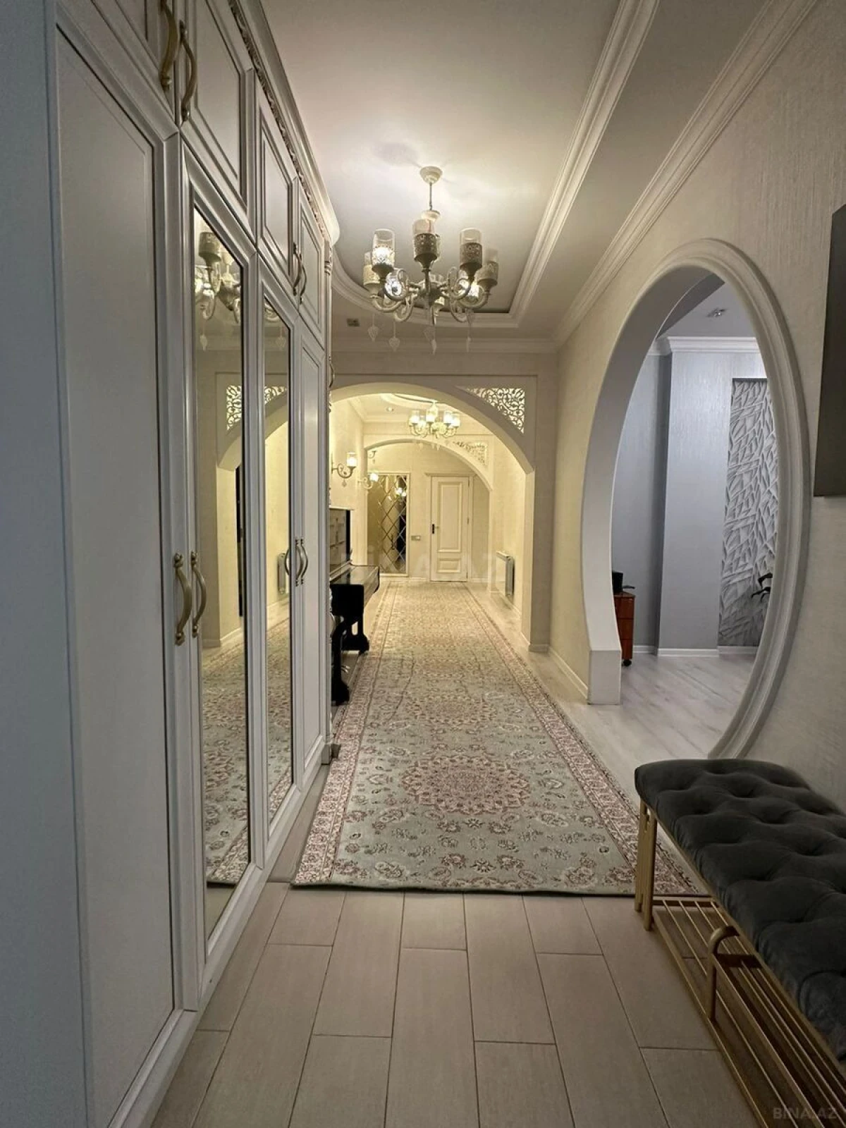 Satılır 4 otaqlı mənzil 187 m²