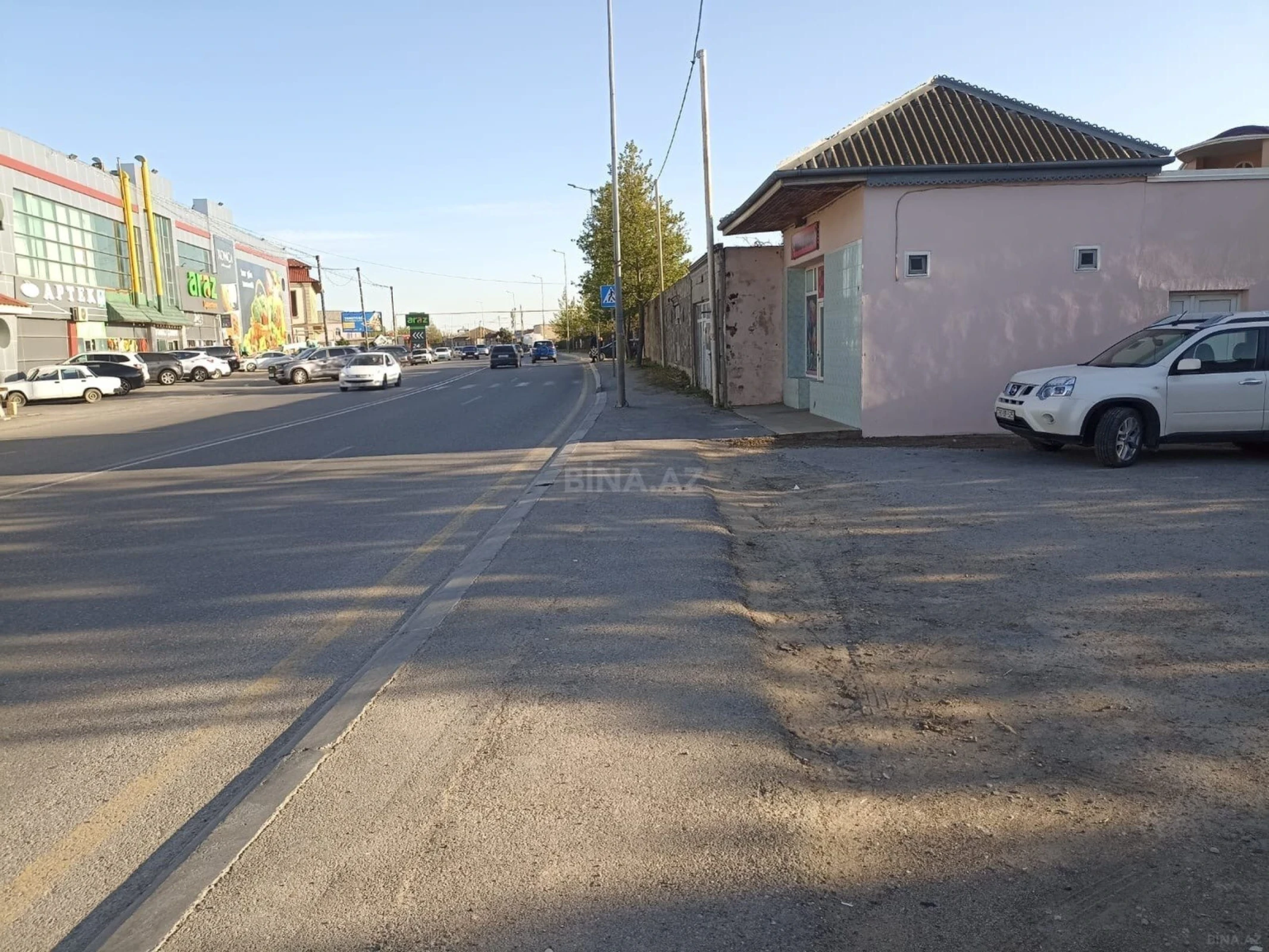 Satılır 9 otaqlı həyət evi 250 m²