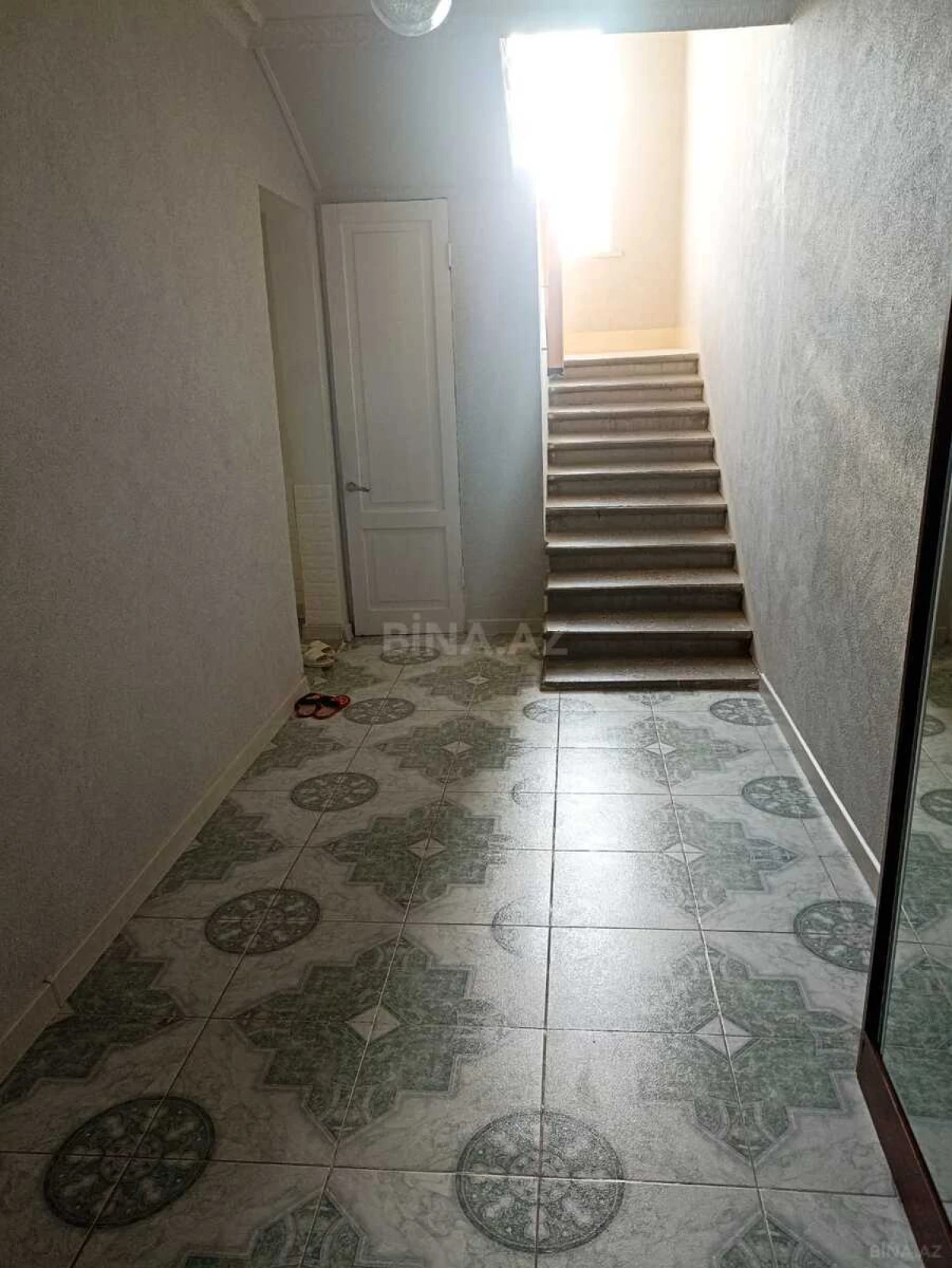 Satılır 9 otaqlı həyət evi 250 m²