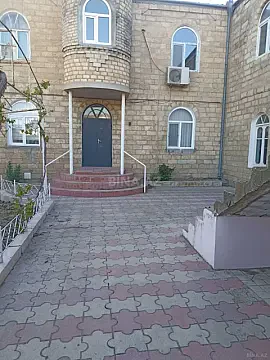 Satılır 9 otaqlı həyət evi 250 m²