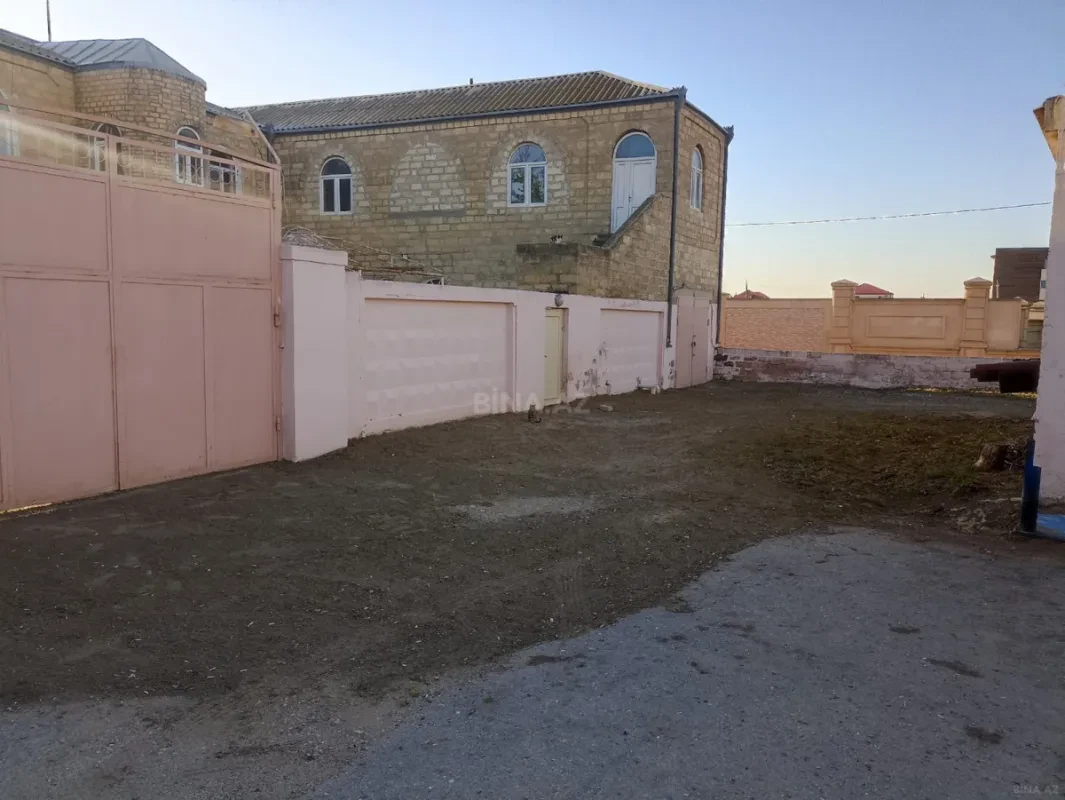 Satılır 9 otaqlı həyət evi 250 m²