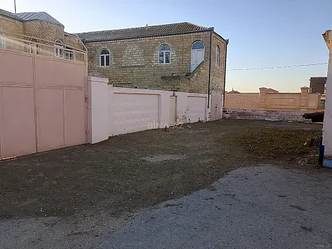 Satılır 9 otaqlı həyət evi 250 m²