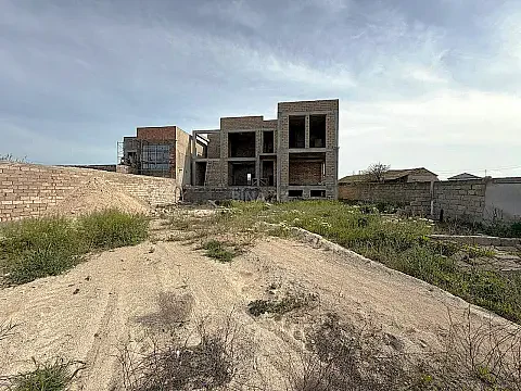 Satılır 8 otaqlı həyət evi 600 m²