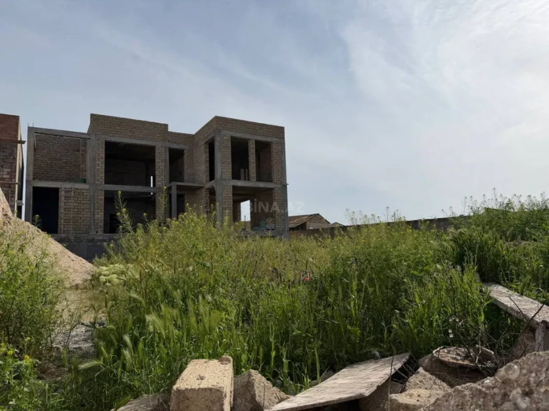 Satılır 8 otaqlı həyət evi 600 m²