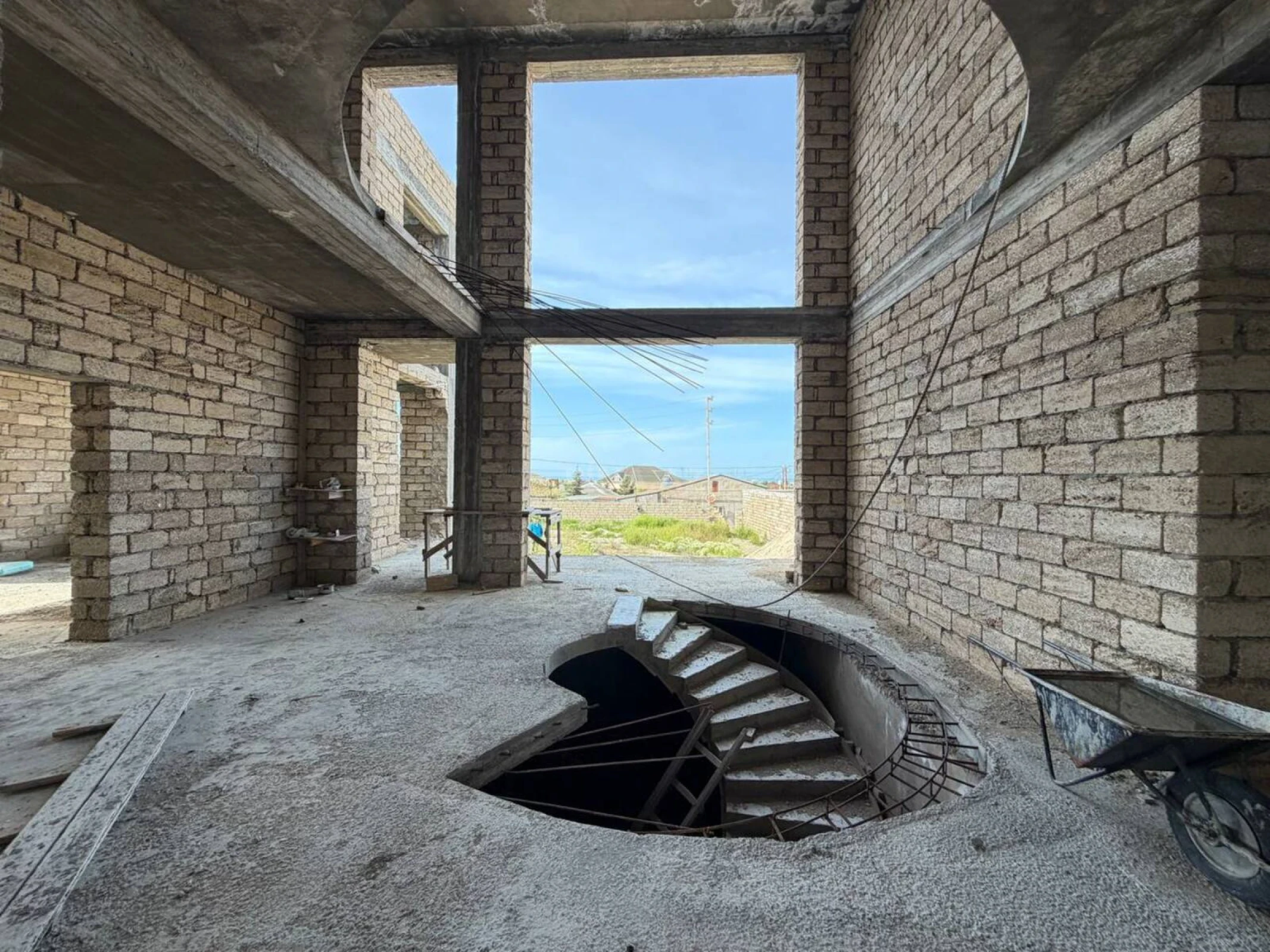 Satılır 8 otaqlı həyət evi 600 m²