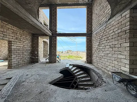 Satılır 8 otaqlı həyət evi 600 m²