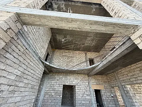 Satılır 8 otaqlı həyət evi 600 m²