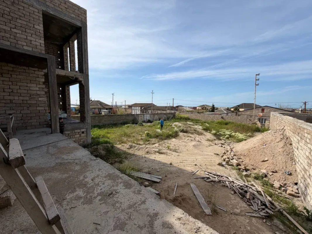 Satılır 8 otaqlı həyət evi 600 m²
