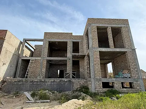 Satılır 8 otaqlı həyət evi 600 m²