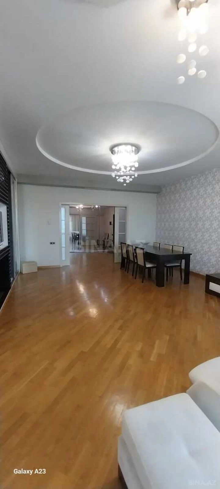 Kirayə verilir 3 otaqlı mənzil 180 m²