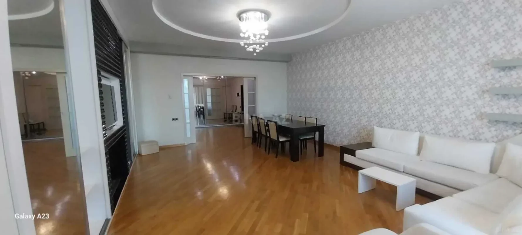 Kirayə verilir 3 otaqlı mənzil 180 m²