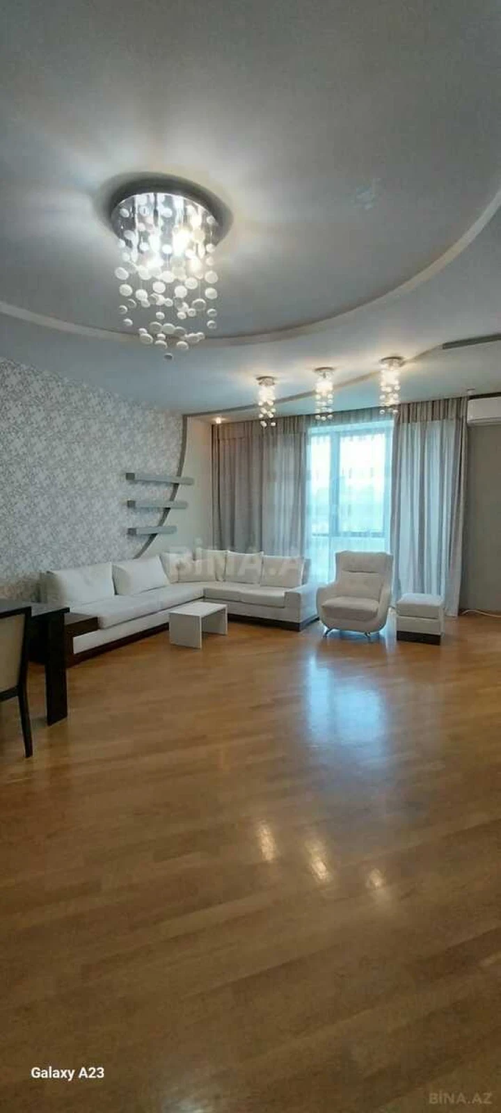 Kirayə verilir 3 otaqlı mənzil 180 m²