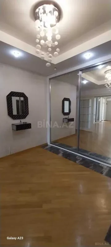 Kirayə verilir 3 otaqlı mənzil 180 m²