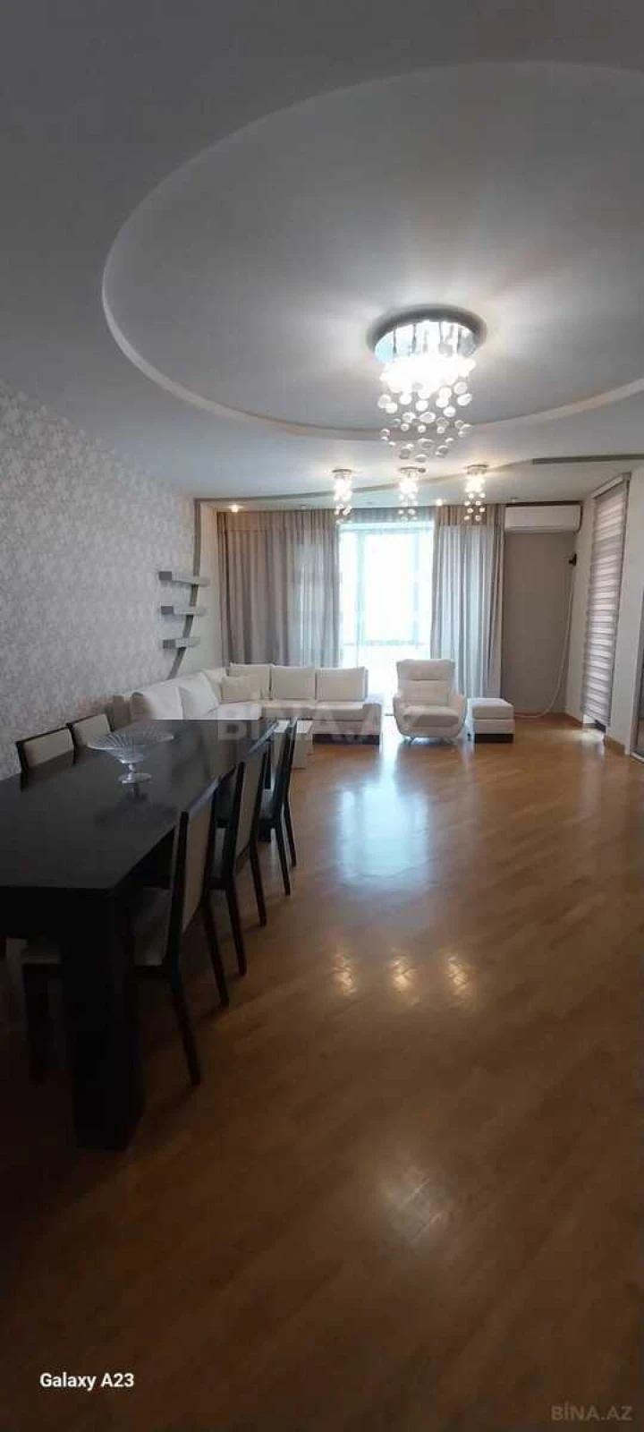 Kirayə verilir 3 otaqlı mənzil 180 m²