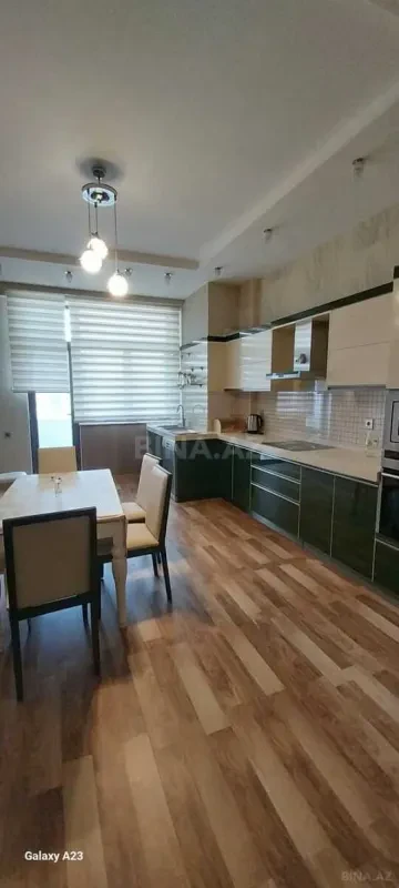 Kirayə verilir 3 otaqlı mənzil 180 m²