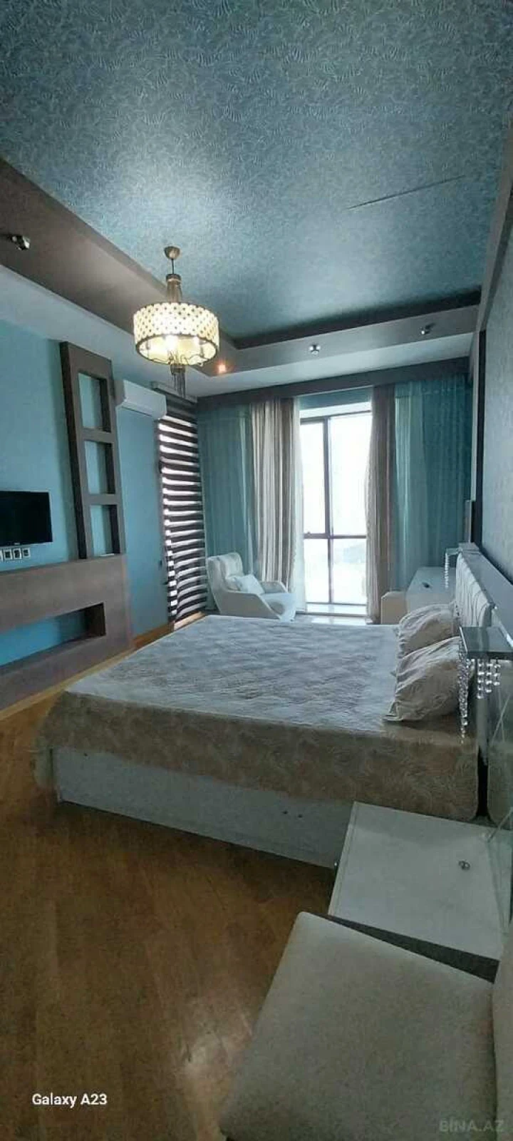 Kirayə verilir 3 otaqlı mənzil 180 m²
