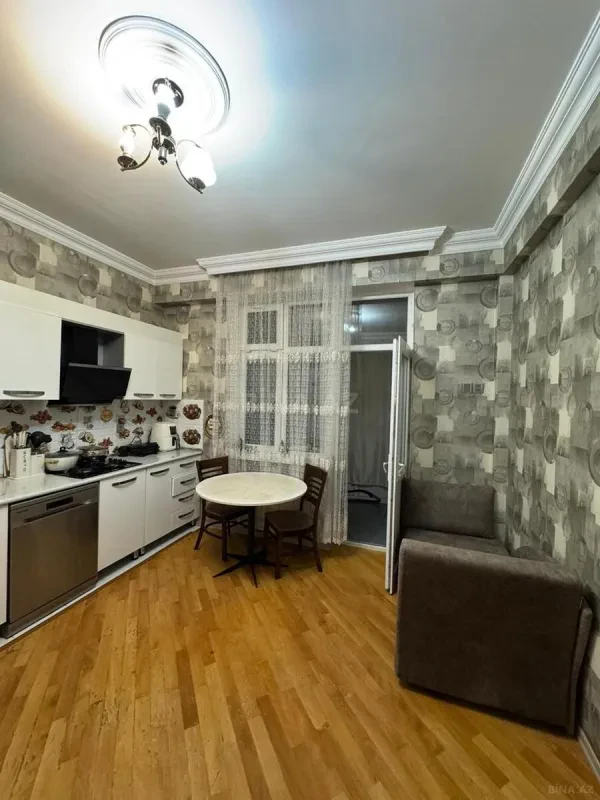 Satılır 2 otaqlı mənzil 82 m²