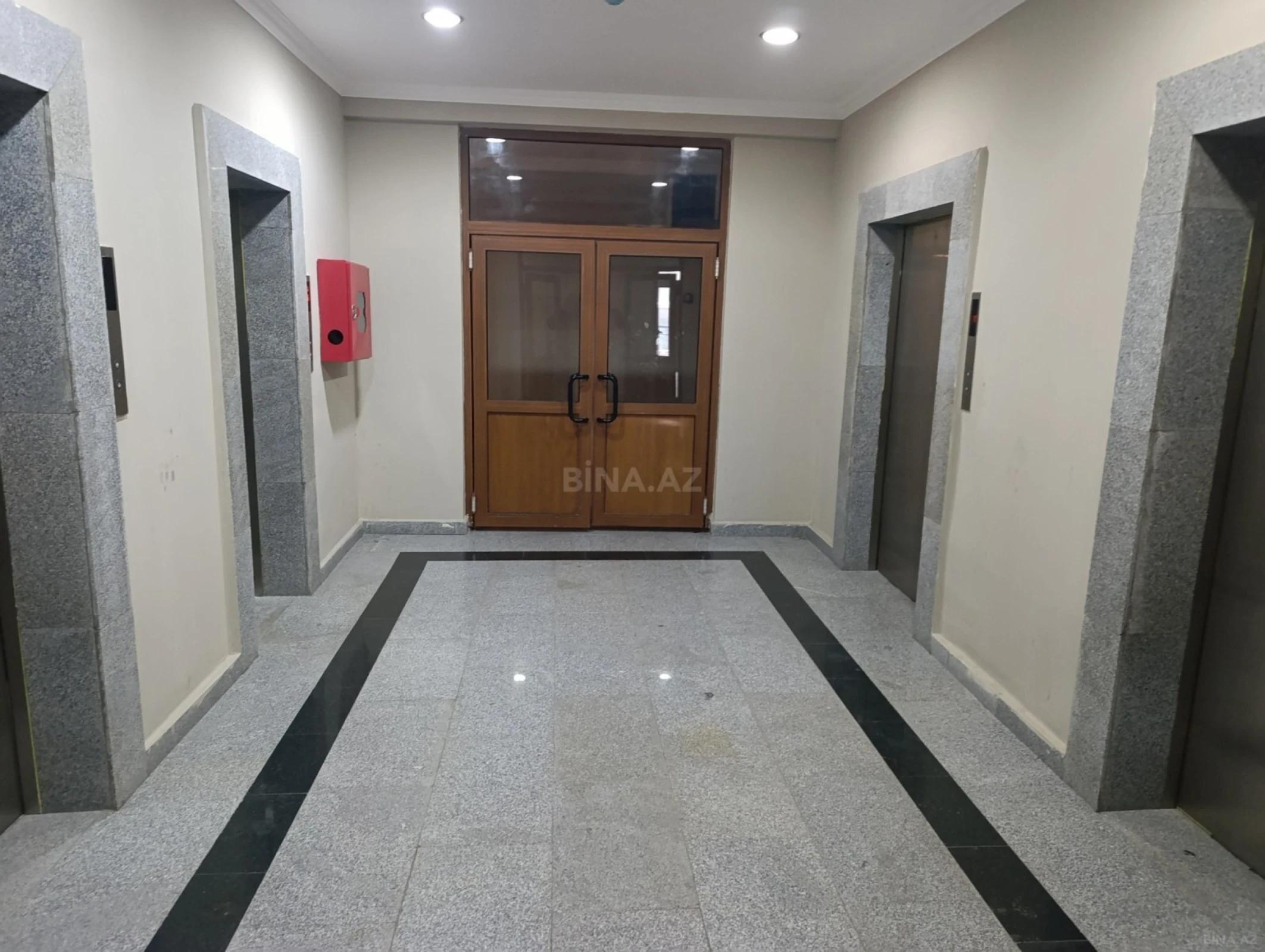Satılır 3 otaqlı mənzil 162 m²