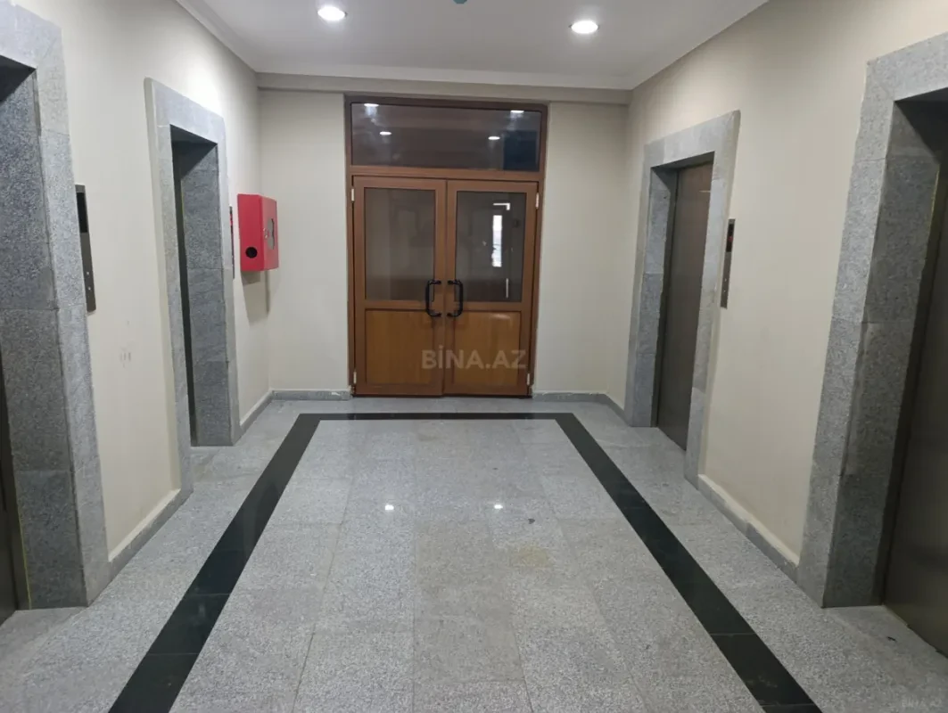 Satılır 3 otaqlı mənzil 162 m²