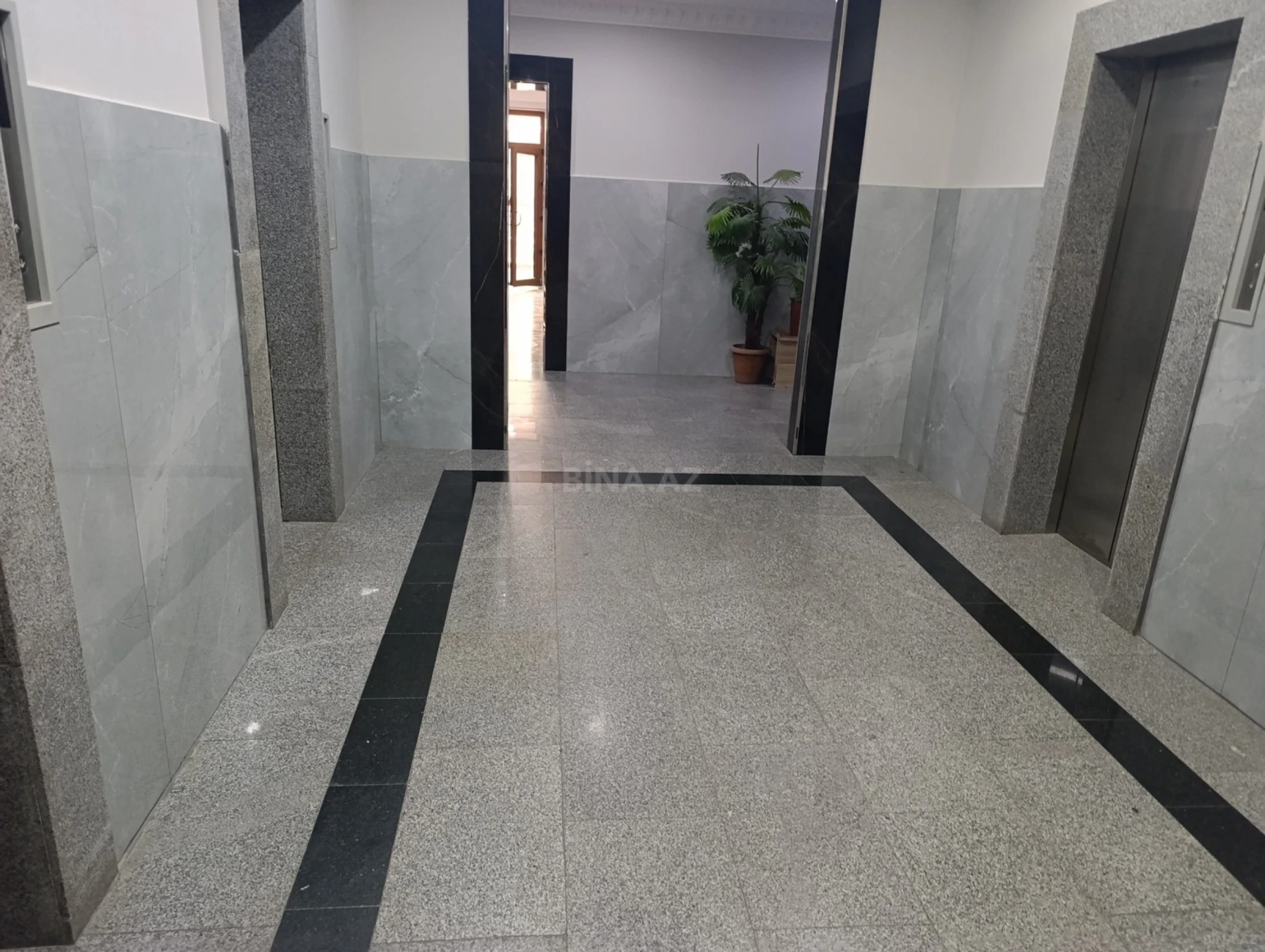 Satılır 3 otaqlı mənzil 162 m²