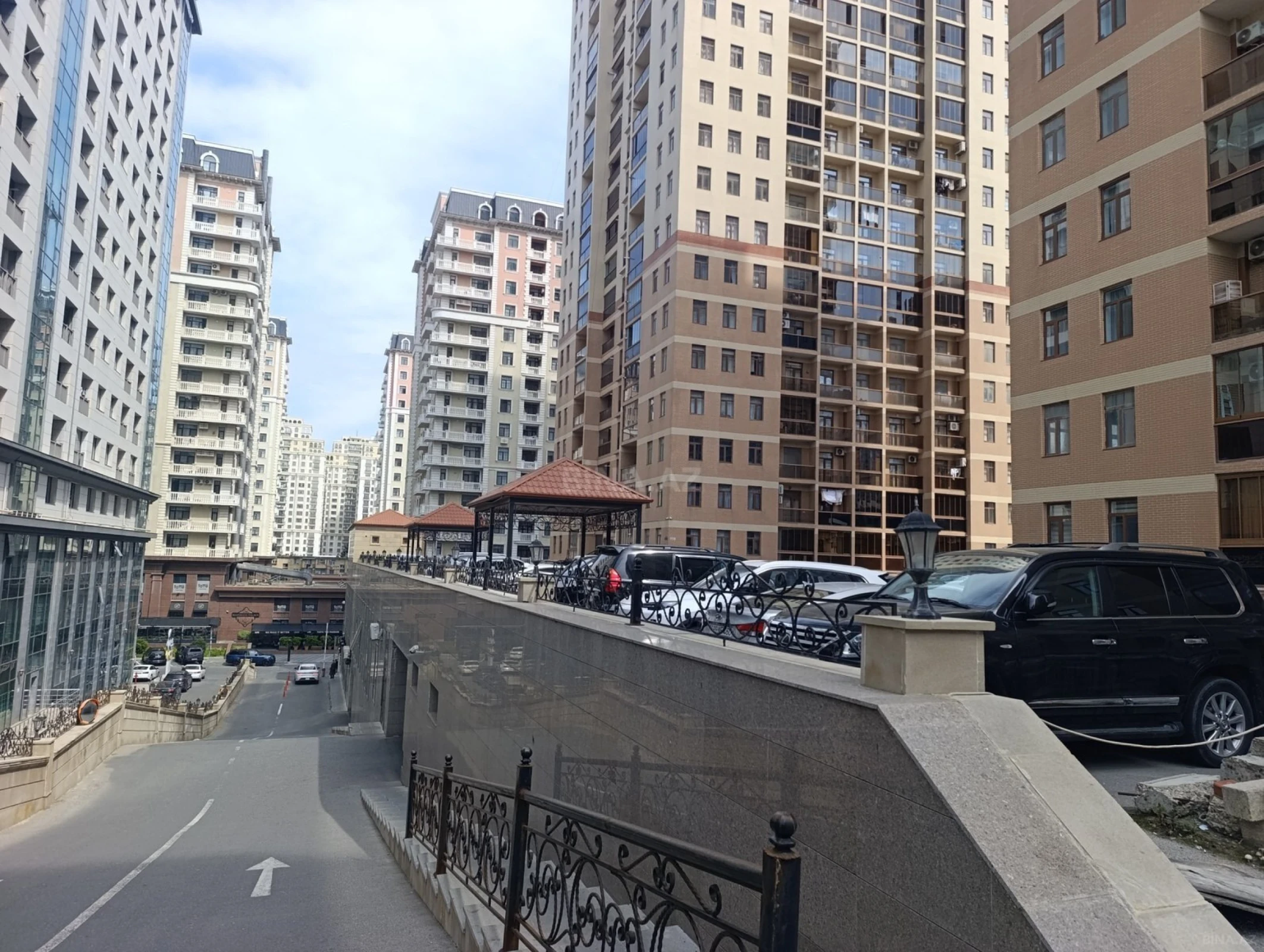 Satılır 3 otaqlı mənzil 162 m²