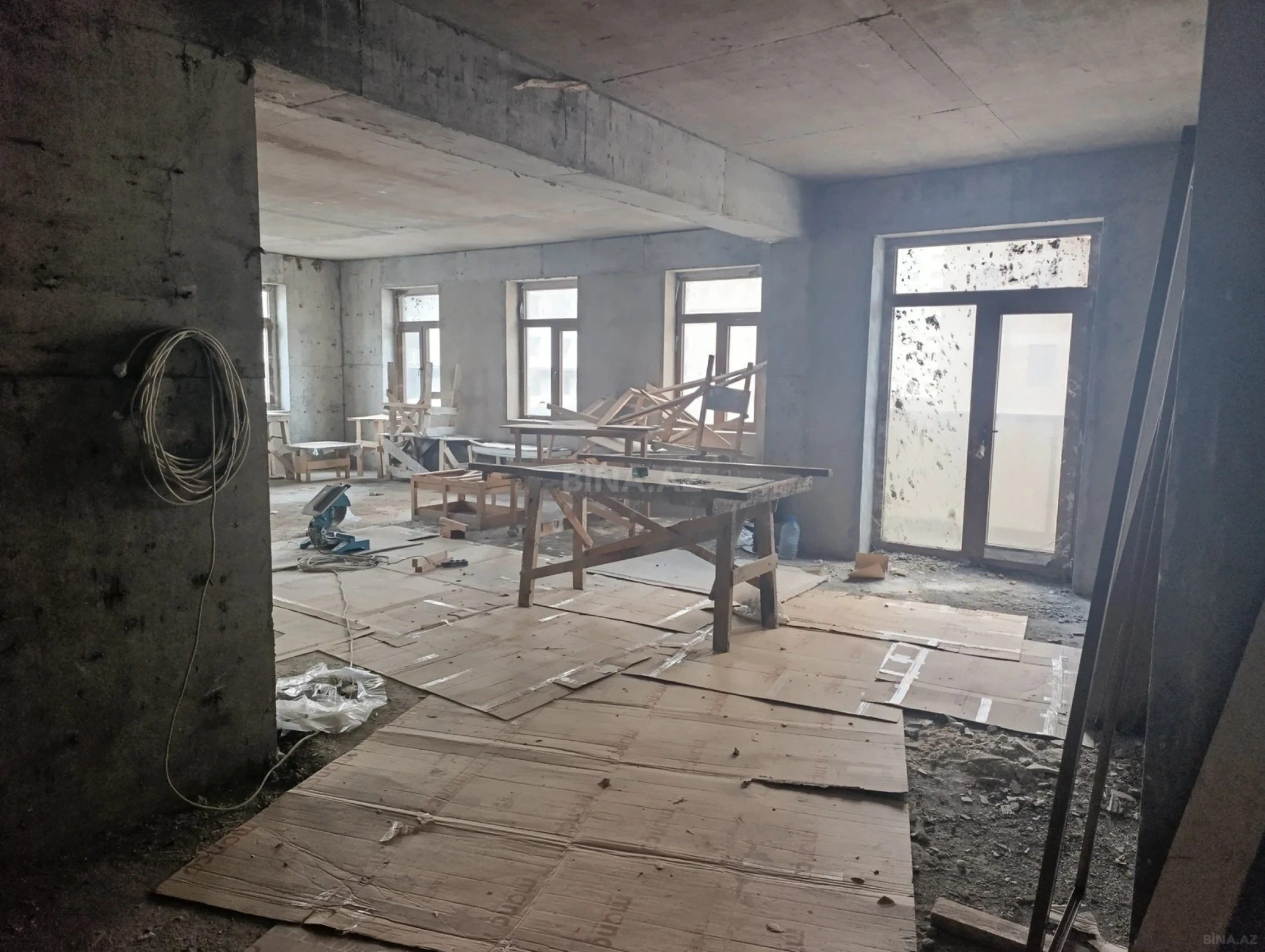 Satılır 3 otaqlı mənzil 162 m²