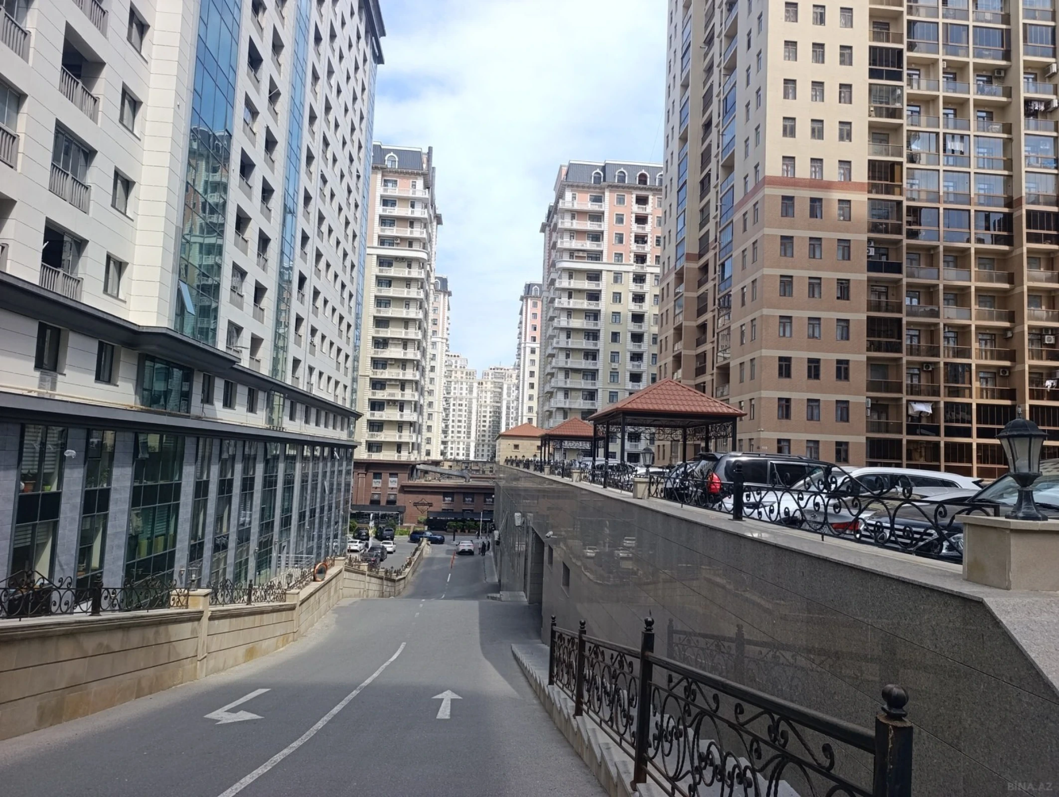 Satılır 3 otaqlı mənzil 162 m²