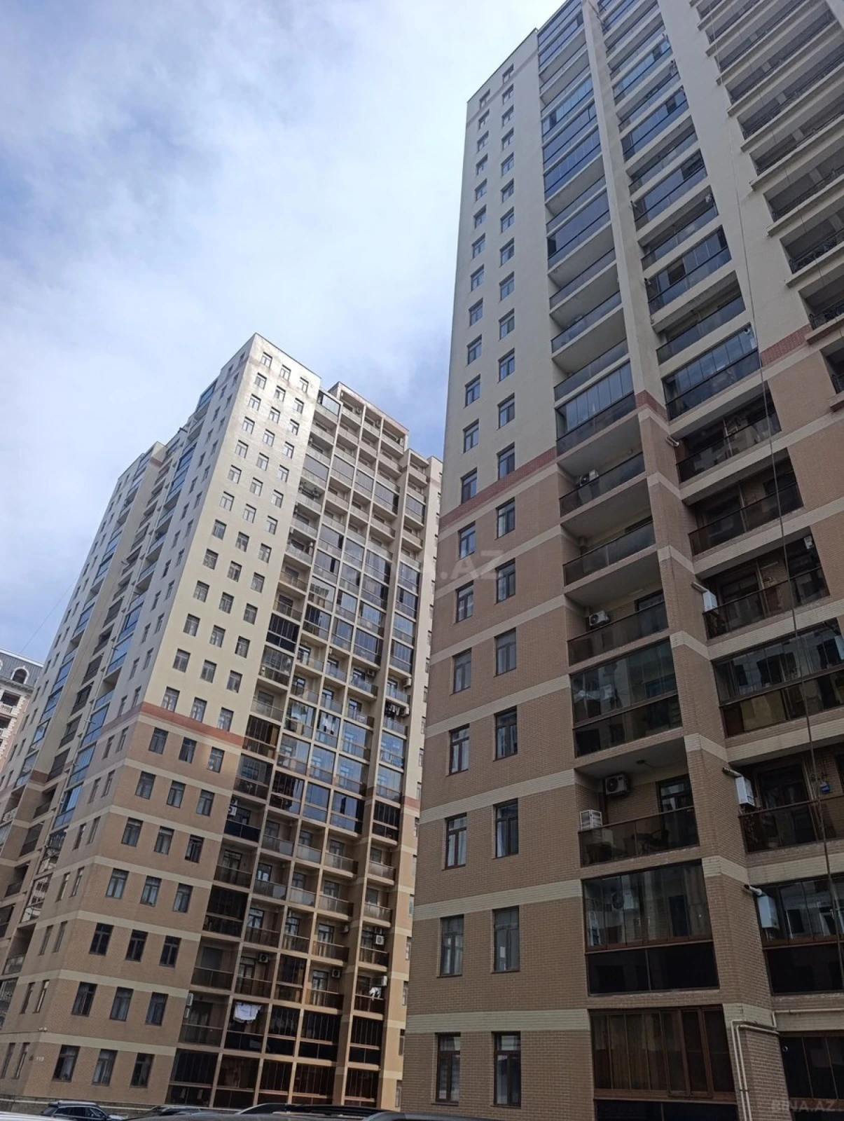 Satılır 3 otaqlı mənzil 162 m²
