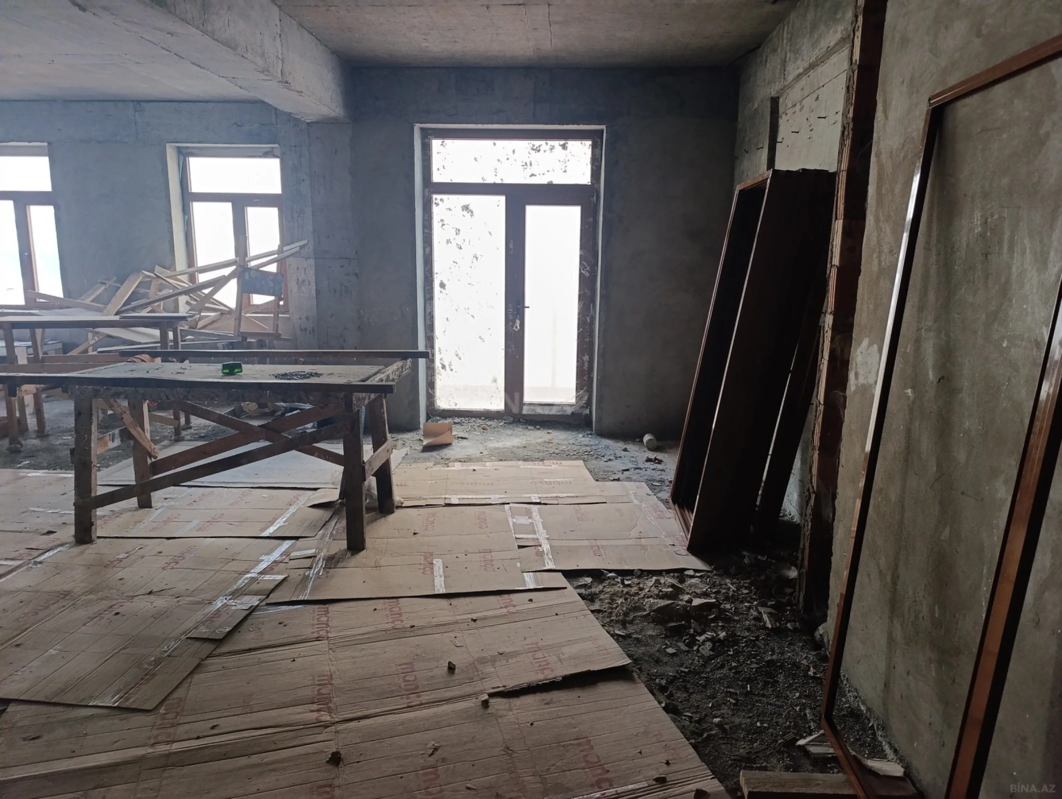 Satılır 3 otaqlı mənzil 162 m²