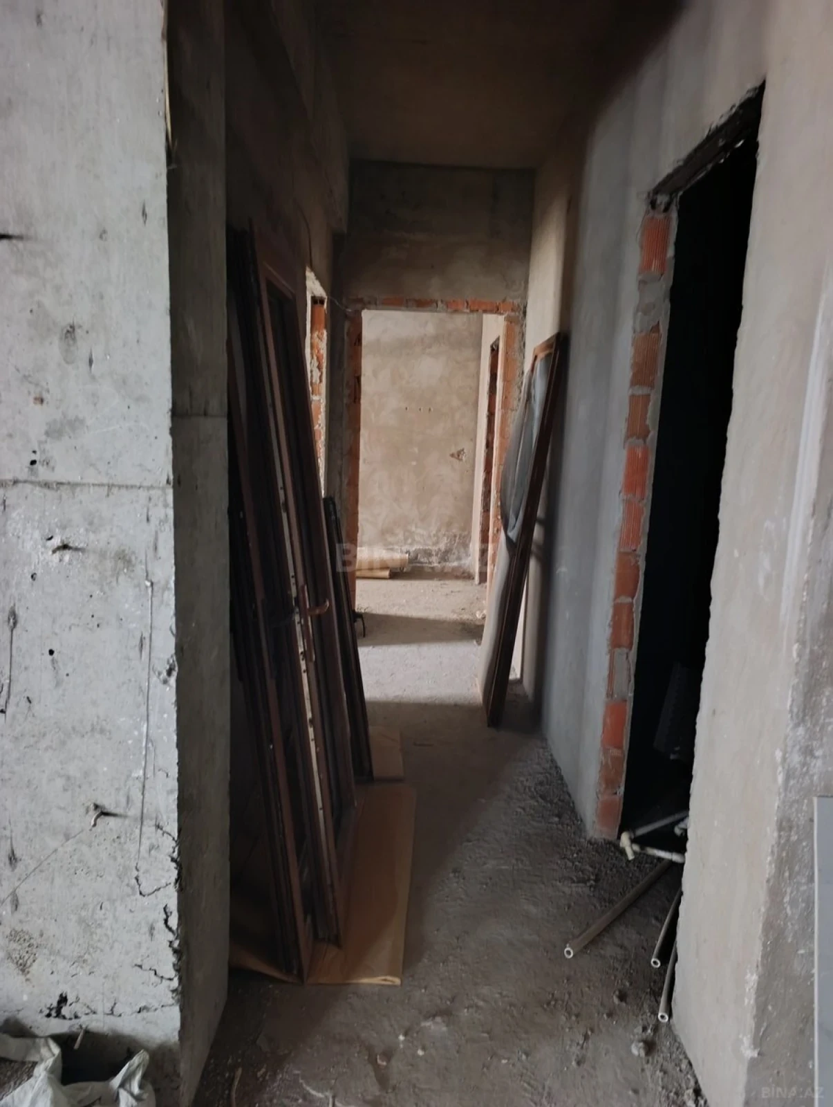 Satılır 3 otaqlı mənzil 162 m²