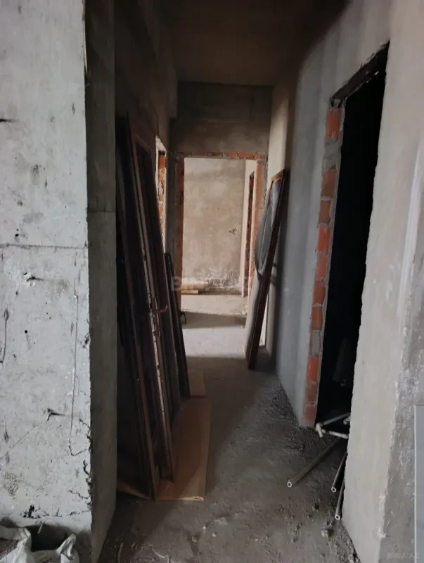 Satılır 3 otaqlı mənzil 162 m²