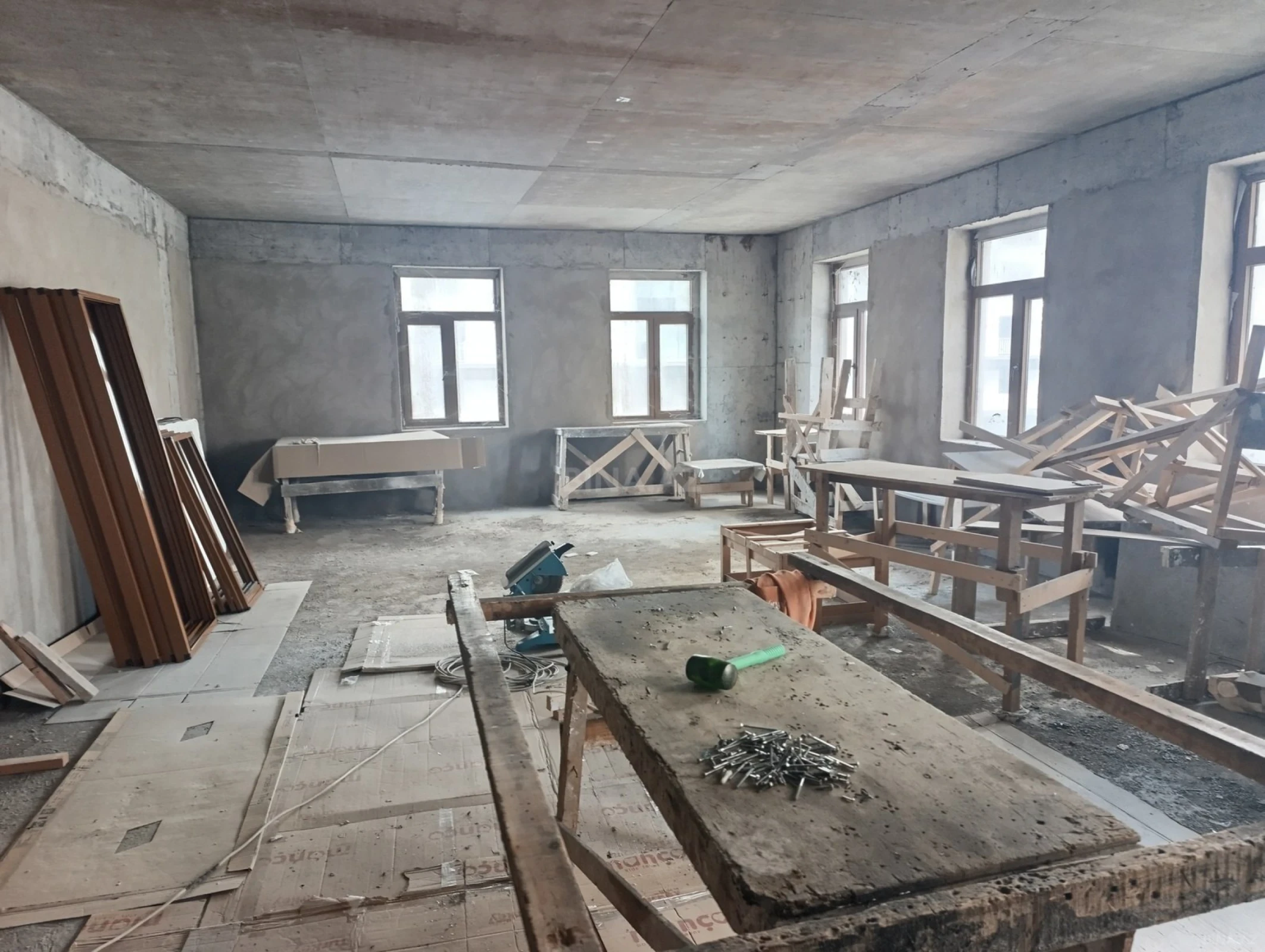 Satılır 3 otaqlı mənzil 162 m²