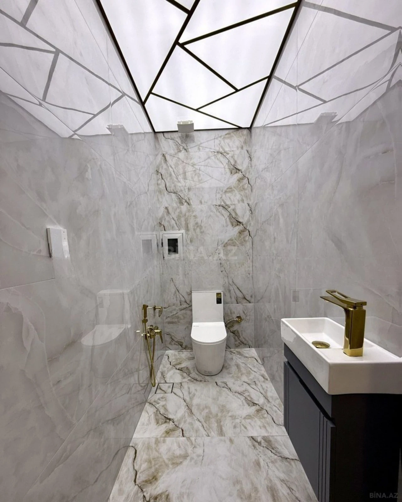 Satılır 3 otaqlı mənzil 110 m²
