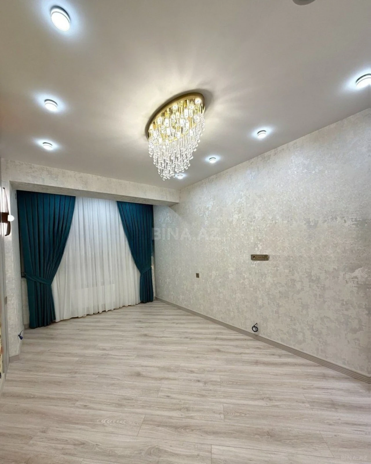 Satılır 3 otaqlı mənzil 110 m²