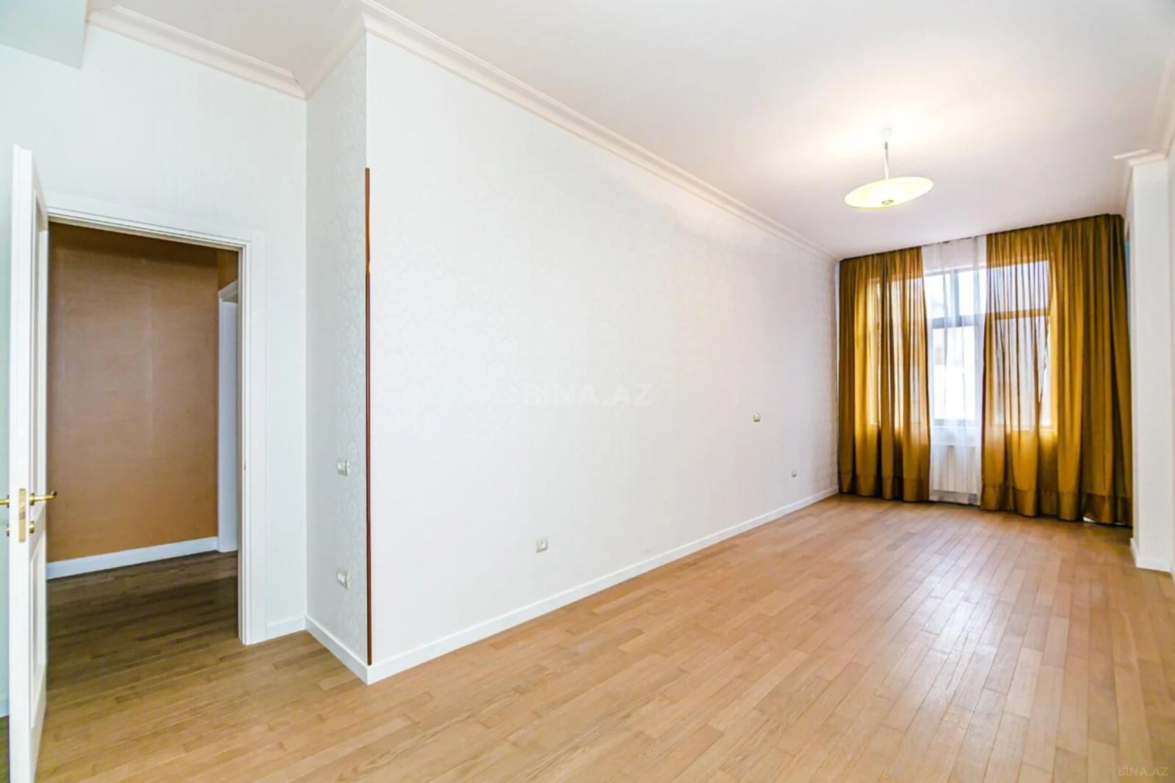 Satılır 3 otaqlı mənzil 153 m²