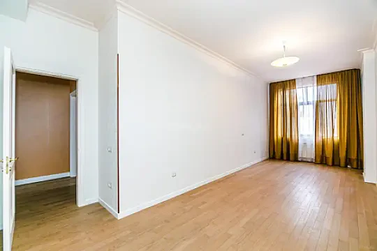 Satılır 3 otaqlı mənzil 153 m²