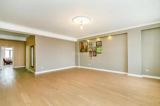 Satılır 3 otaqlı mənzil 153 m²