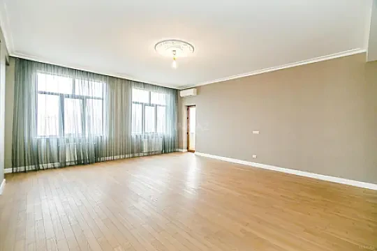 Satılır 3 otaqlı mənzil 153 m²