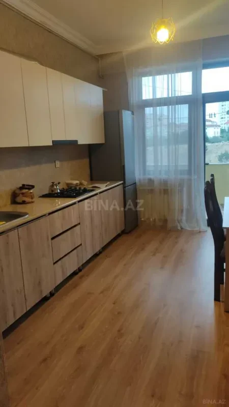 Kirayə verilir 2 otaqlı mənzil 91 m²