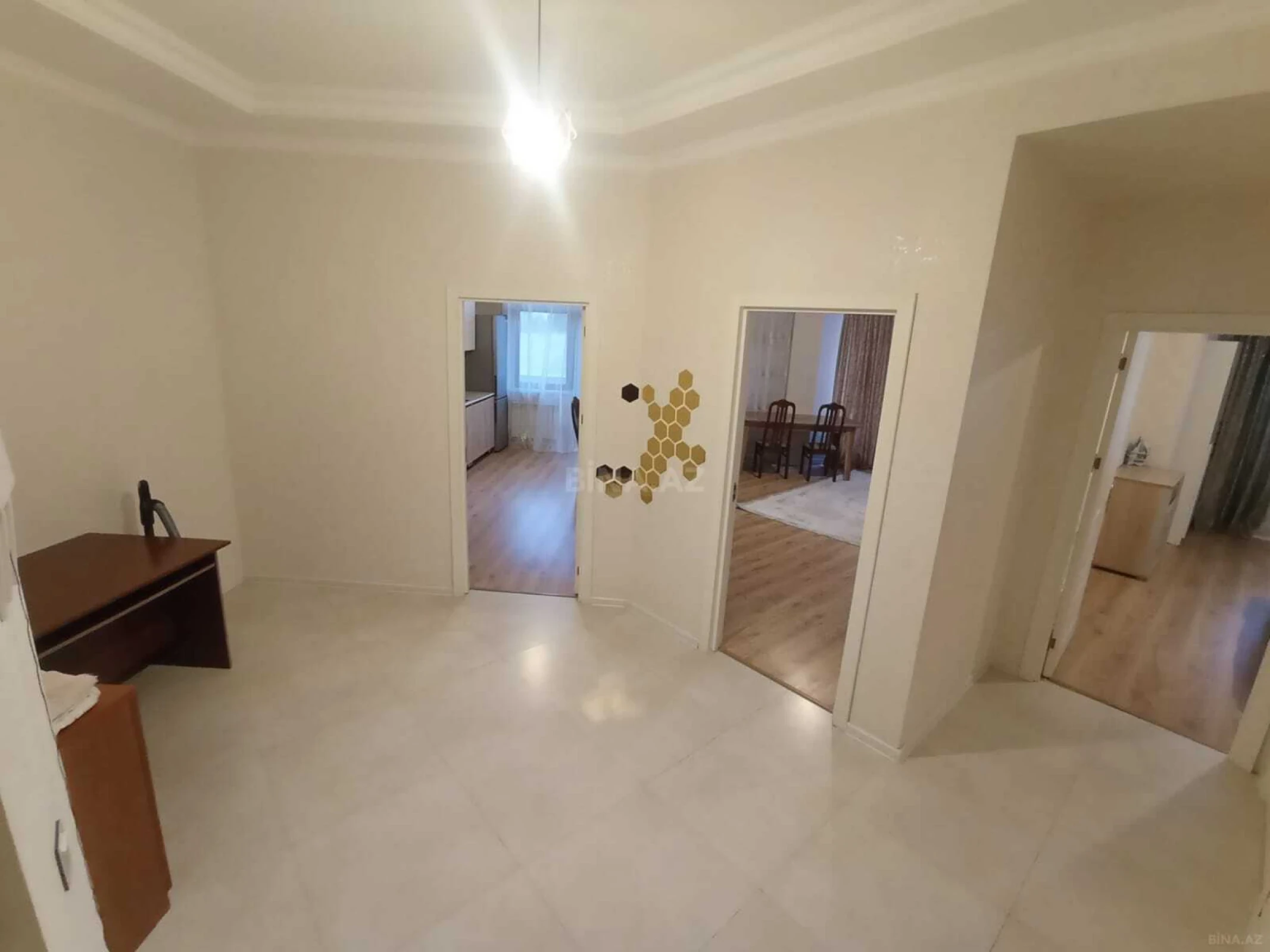 Kirayə verilir 2 otaqlı mənzil 91 m²