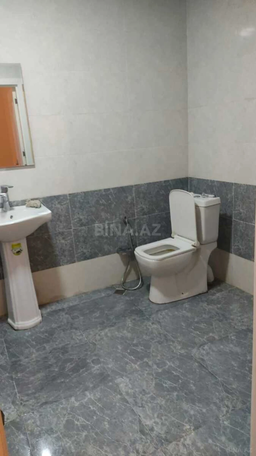Kirayə verilir 2 otaqlı mənzil 91 m²