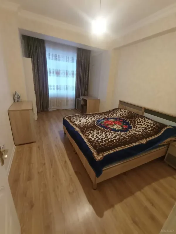 Kirayə verilir 2 otaqlı mənzil 91 m²